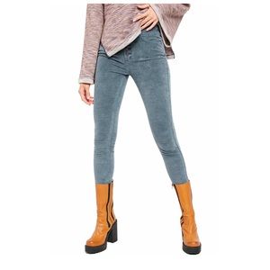 NWT Free People Sunchaser Corduroy Skinny Pants!🖤